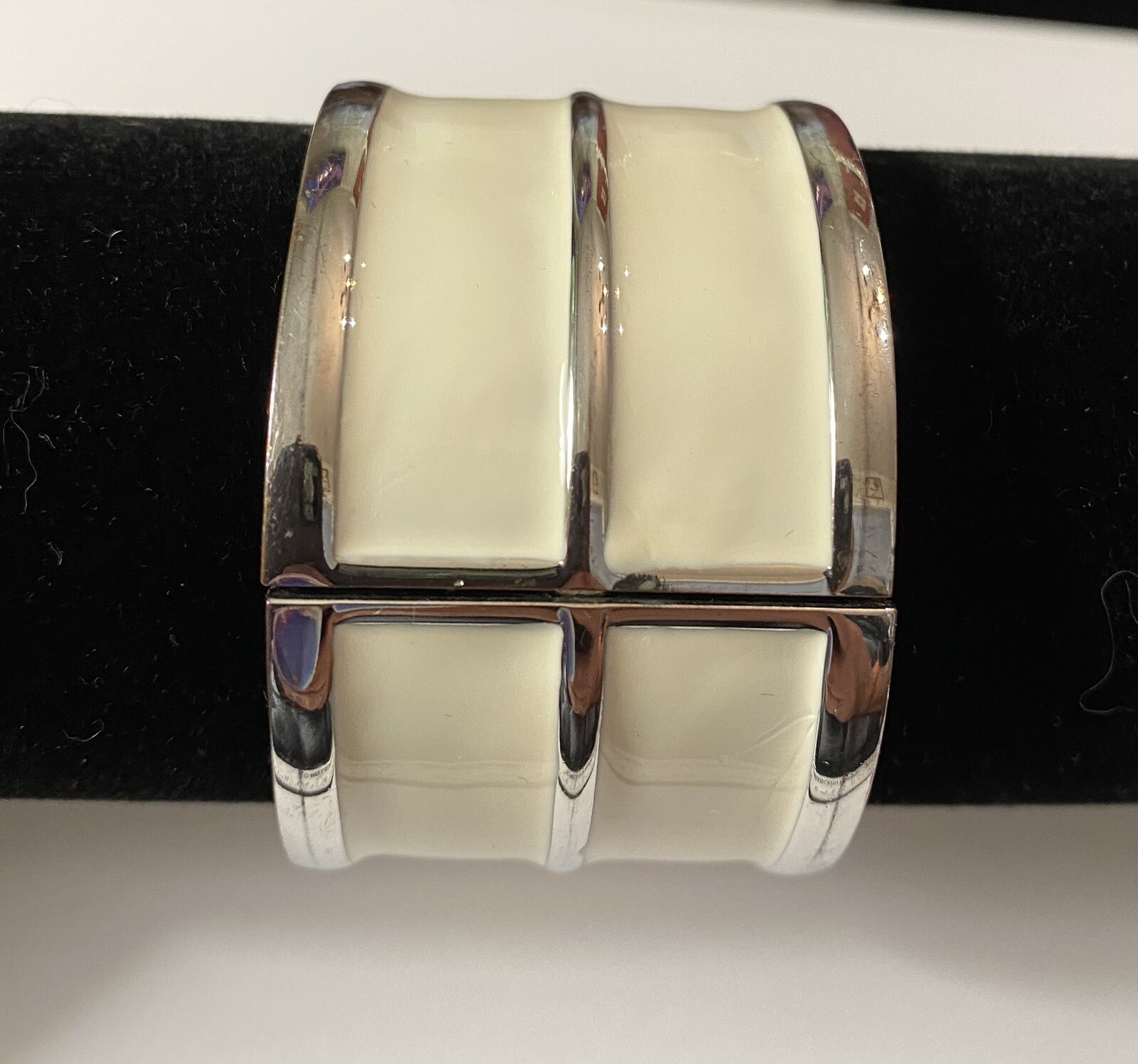 Vintage chunky wide enameled clamper bracelet white and silver