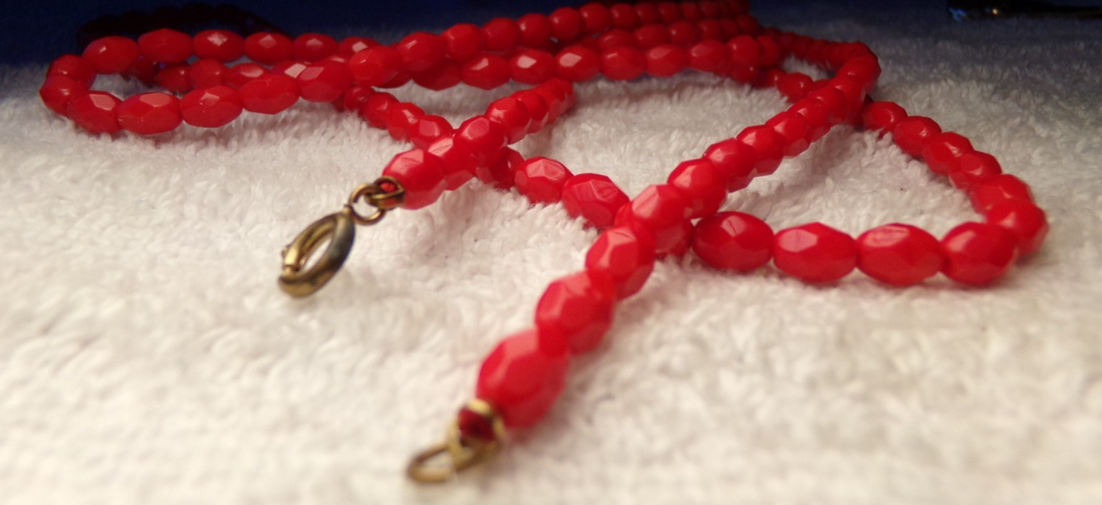 ANTIQUE 1930’S ART DECO GERMANY RED ART GLASS FACETED BEAD LONG NECKLACE 51″