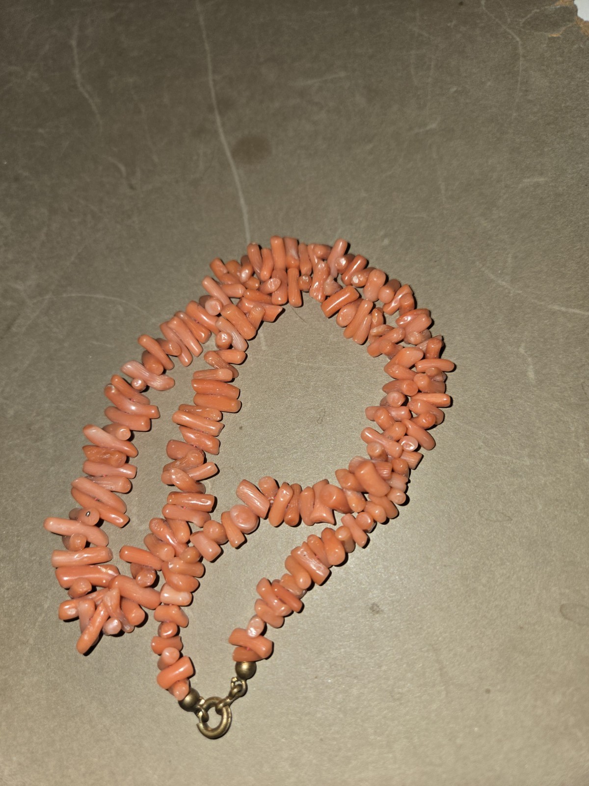 VINTAGE GRADUATED BRANCH CORAL NECKLACE 16 INCH -FREE SHIP