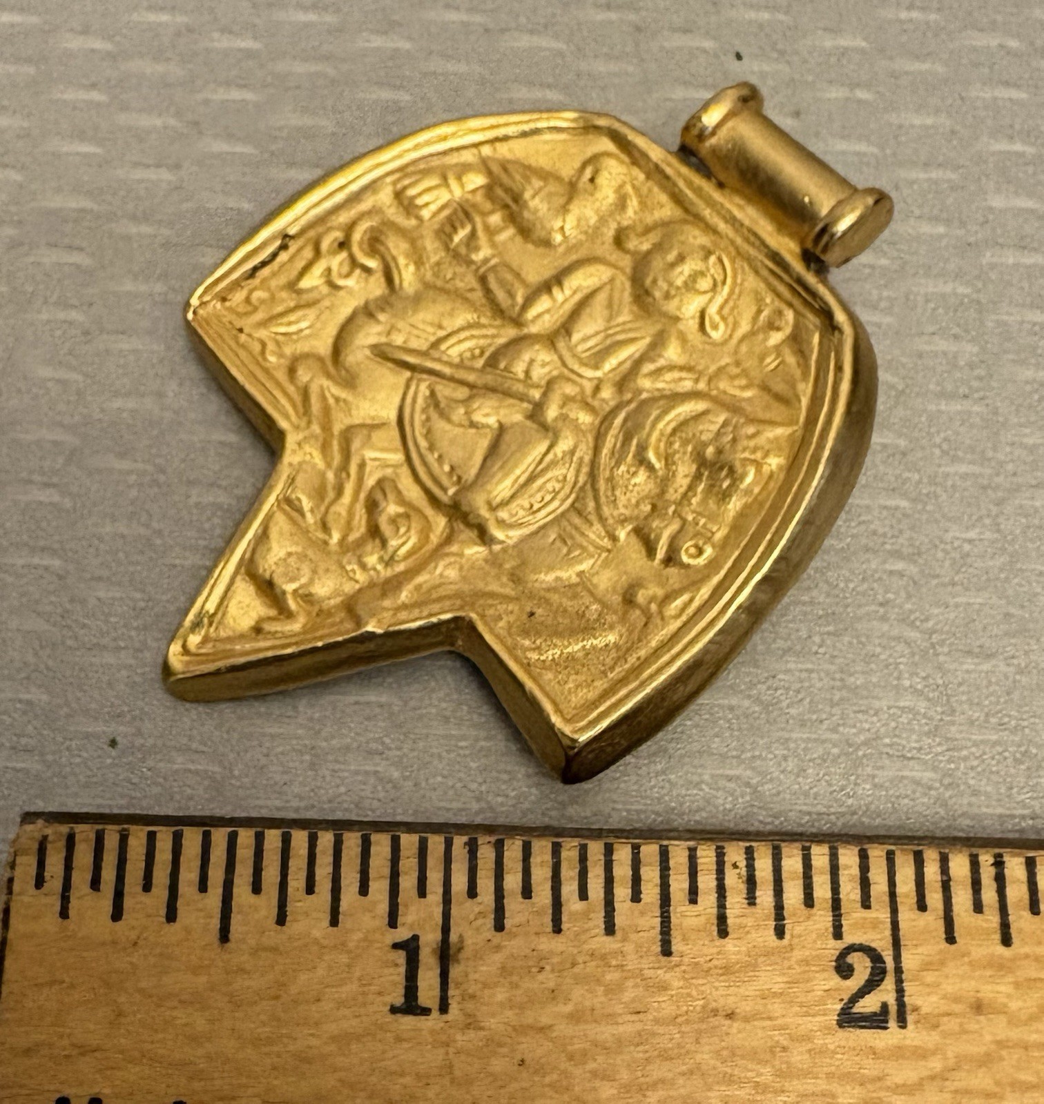 Vintage Alva Museum Replicas Goldtone Brooch Medieval Hunting Scene Falconer Dog