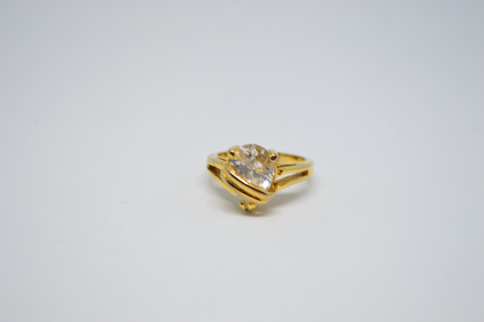 Clear Glass Rhinestone Pear Cut Solitaire Gold Tone Ring Size 6.25