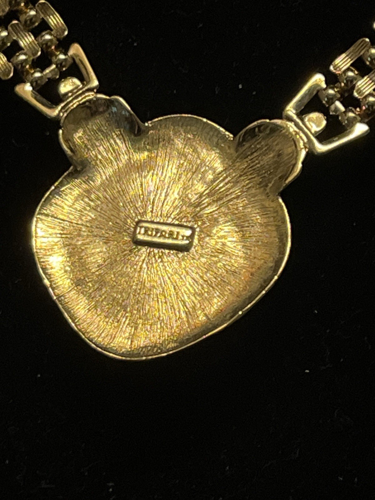VINTAGE 16″ TRIFARI WEAVE CLEAR GLASS PENDANT GOLD TONE NECKLACE