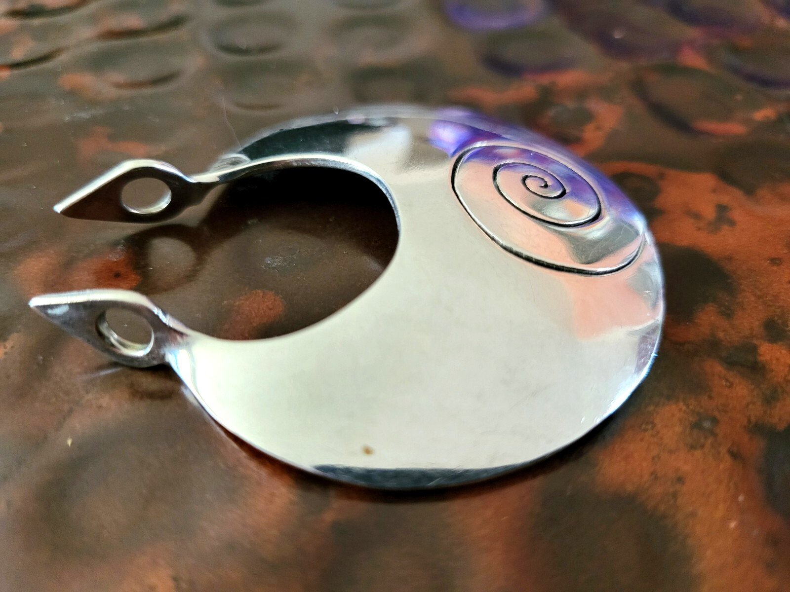 NWOT Dominique Dinouart DDD Sterling Silver Modernist Round Pendant Swirl Design