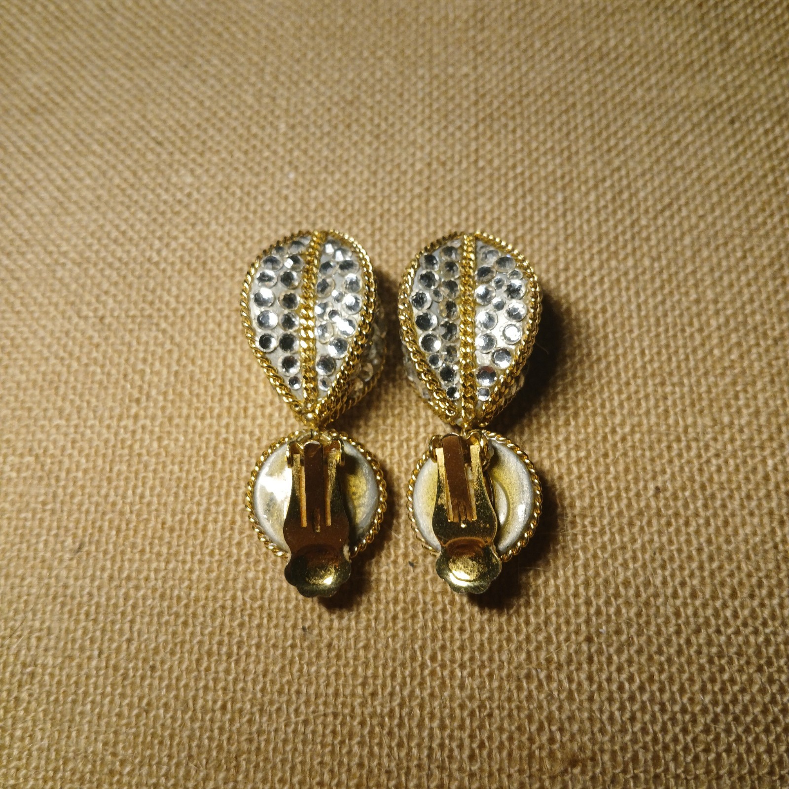 Vintage Richard Kerr Signed Gold Tone Austrian Crystal Clip On Earring Braided