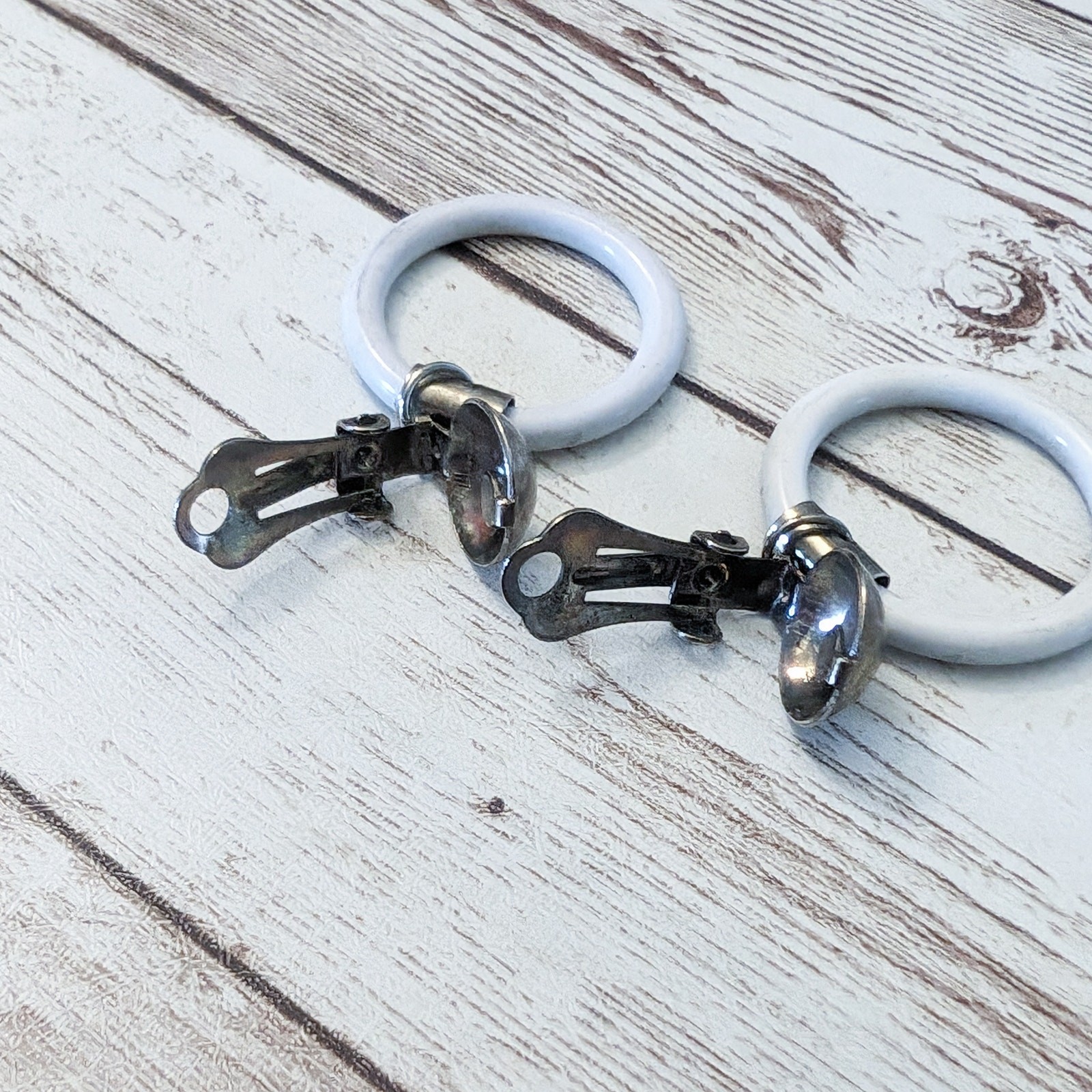 Vintage Clip On Earrings – Off White and Mirrored Silver Tone Dangle