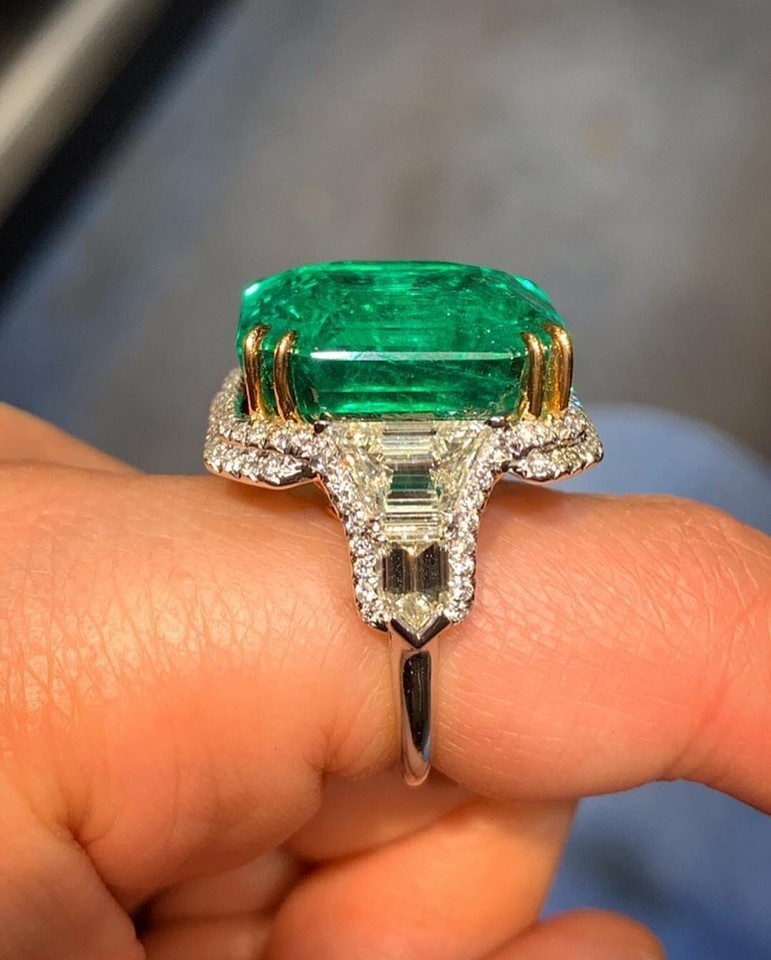 Huge 28Ct Green Emerald CZ-Stone Celebrity Inspired Wedding Ring In 925 Silver