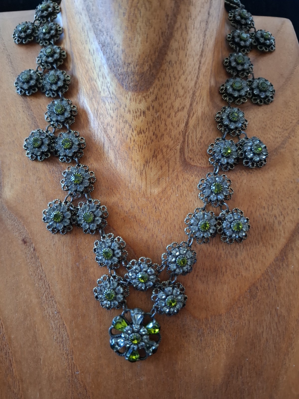 VINTAGE KENNY MA SF GREEN & CLEAR CRYSTAL FLOWERS BRASS 16″ NECKLACE