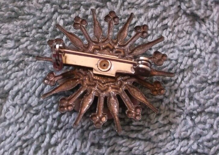 Vintage Silvertone Flower Shaped Pin With Clear Stones ~ 1 1/8″