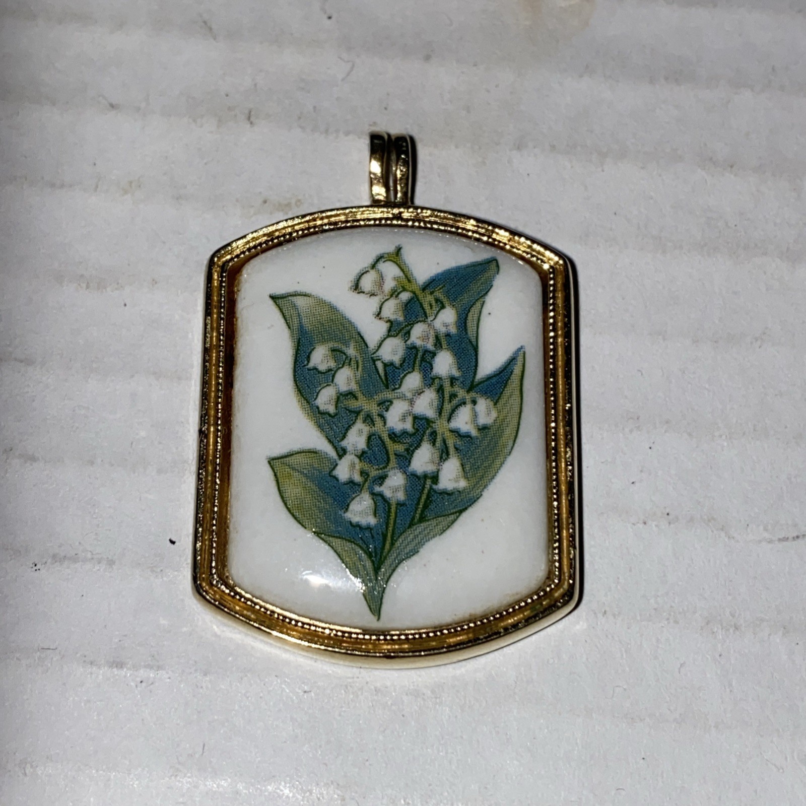 Vtg/Avon/Lily Of The Valley/Ceramic/ May Flower/ Gold Tone/Cottage-Core Pendant