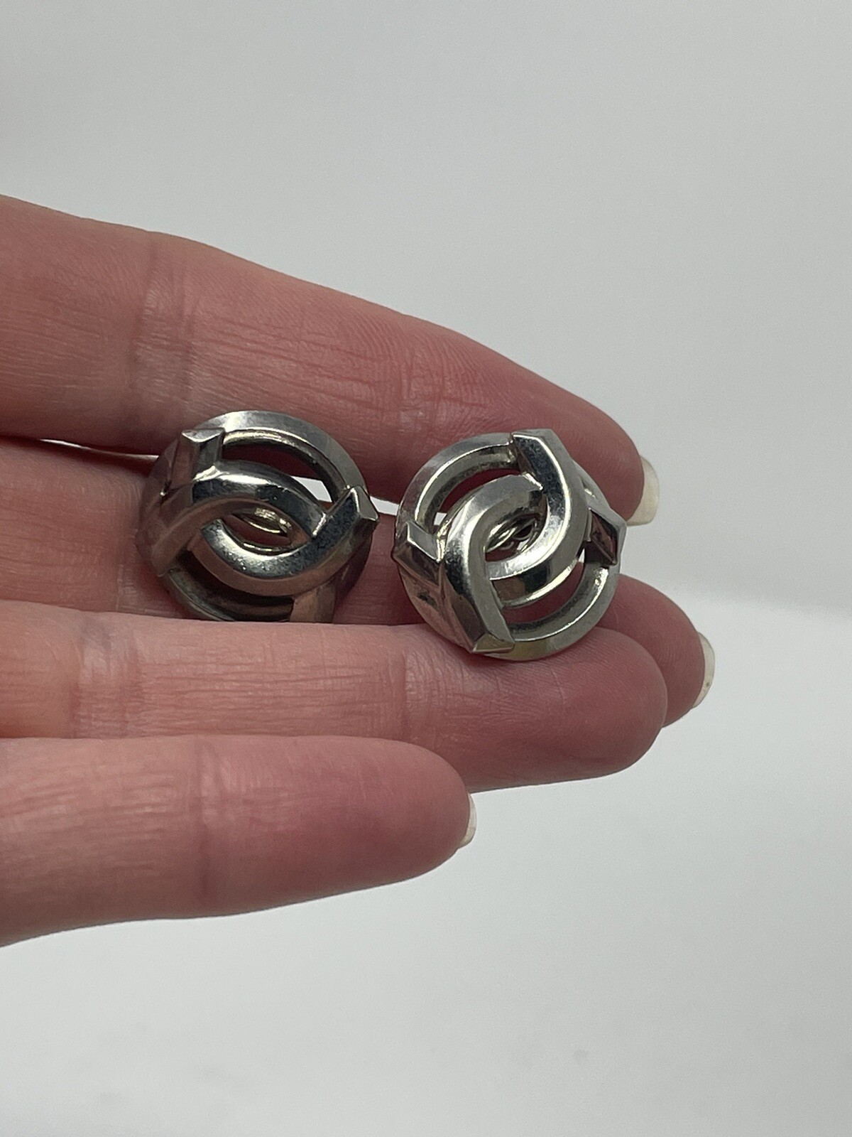 Vintage Mid Century Silver Tone Interlocked Circle Screw Back Earrings MCM Knot