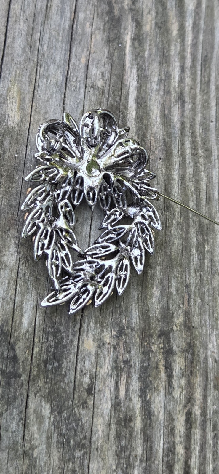 Vintage Juliana DeLizza Elster Wreath Brooch Smoky Gray Clear Rhinestone Pin DE