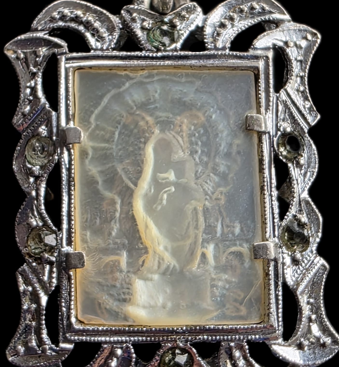 Religious Pendant Medal – Hand-Carved Virgin Mary in Mother-of-Pearl & Silver