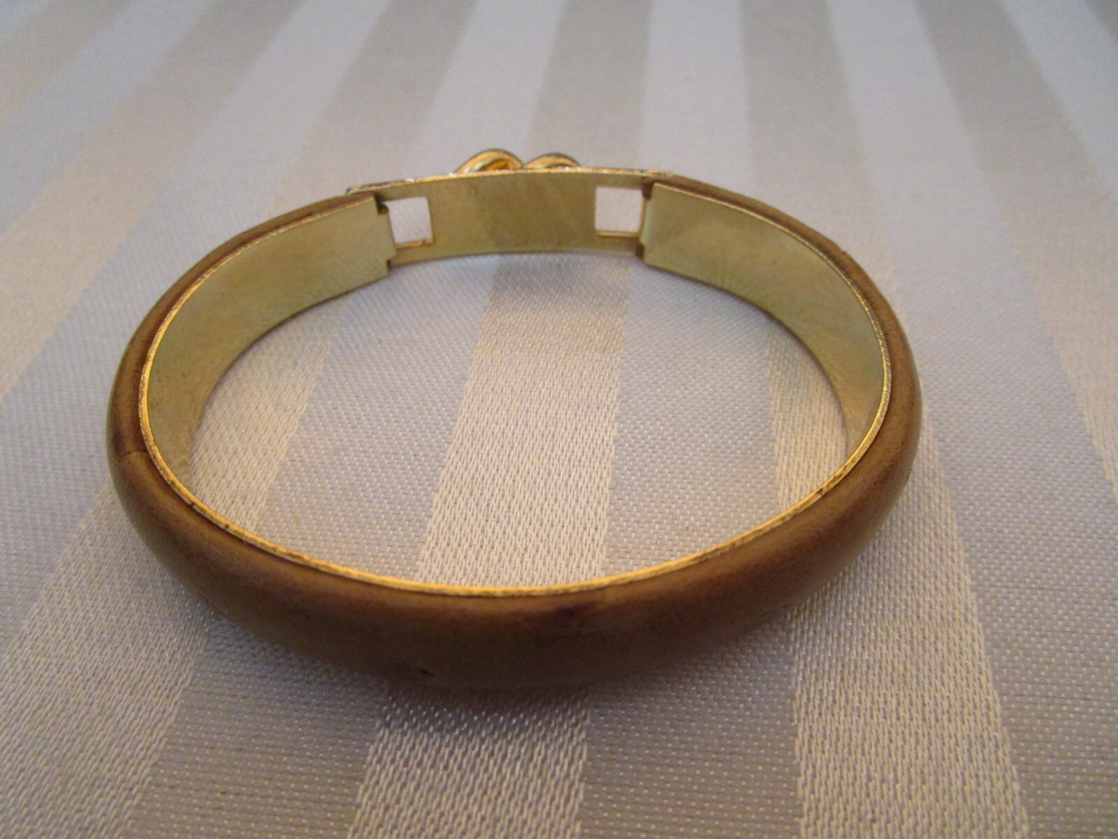 VINTAGE 24 KT GOLD PLATED MADE IN ITALY LEATHER HINGED 7 1/2 CUFF BRACELET