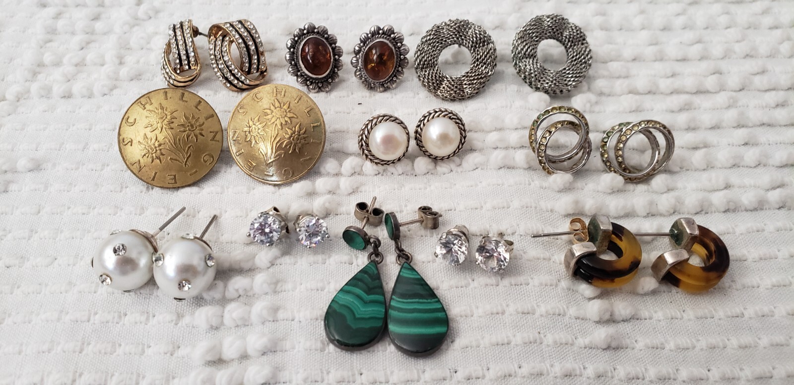 LOT OF VINTAGE 1950s-1980s COSTUME JEWELRY 11 PAIR OF EARRINGS
