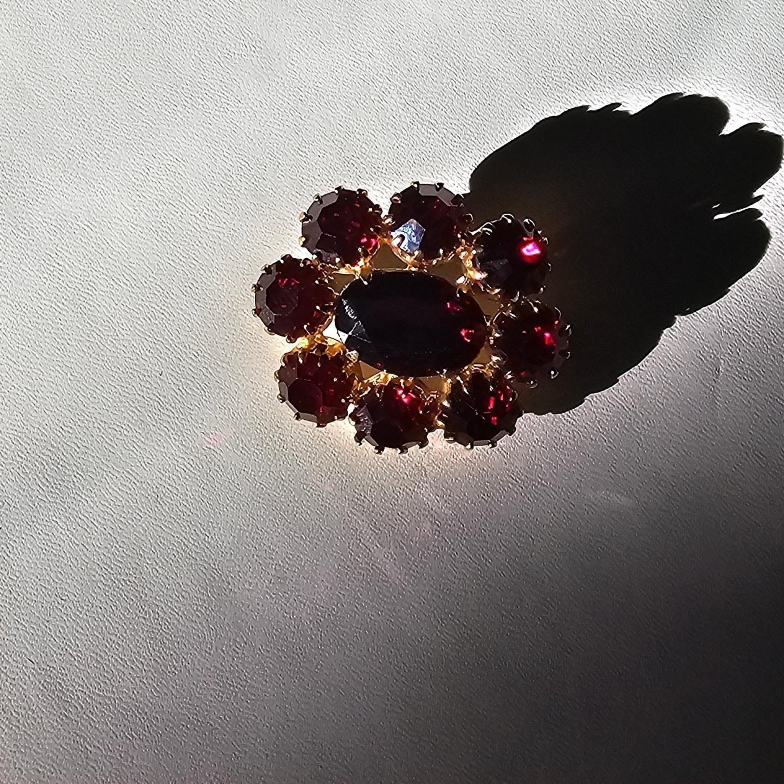 Vtg Deep Red Rhinestone Brooch Gold Tone Oval Center Floral Cluster Statement