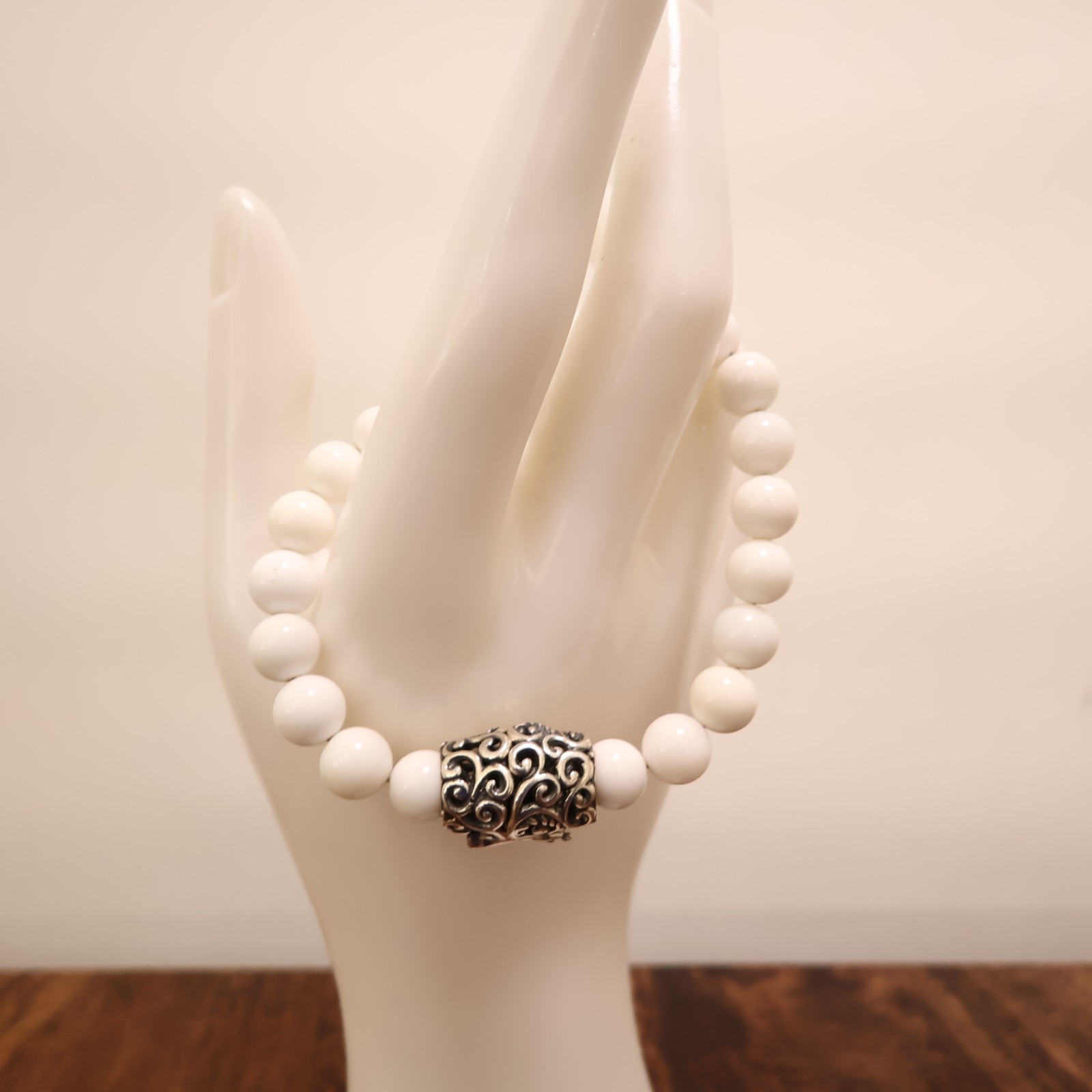 Carolyn Pollack bracelet Relios white agate beads silver magnetic clasp 6.75in