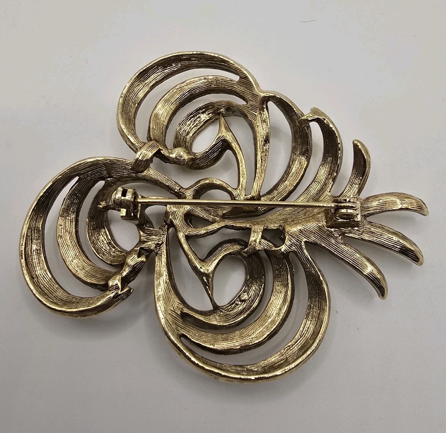 Vtg Gold Tone Swirl Ribbon Floral Brooch Large Statement Pin Textured Openwork