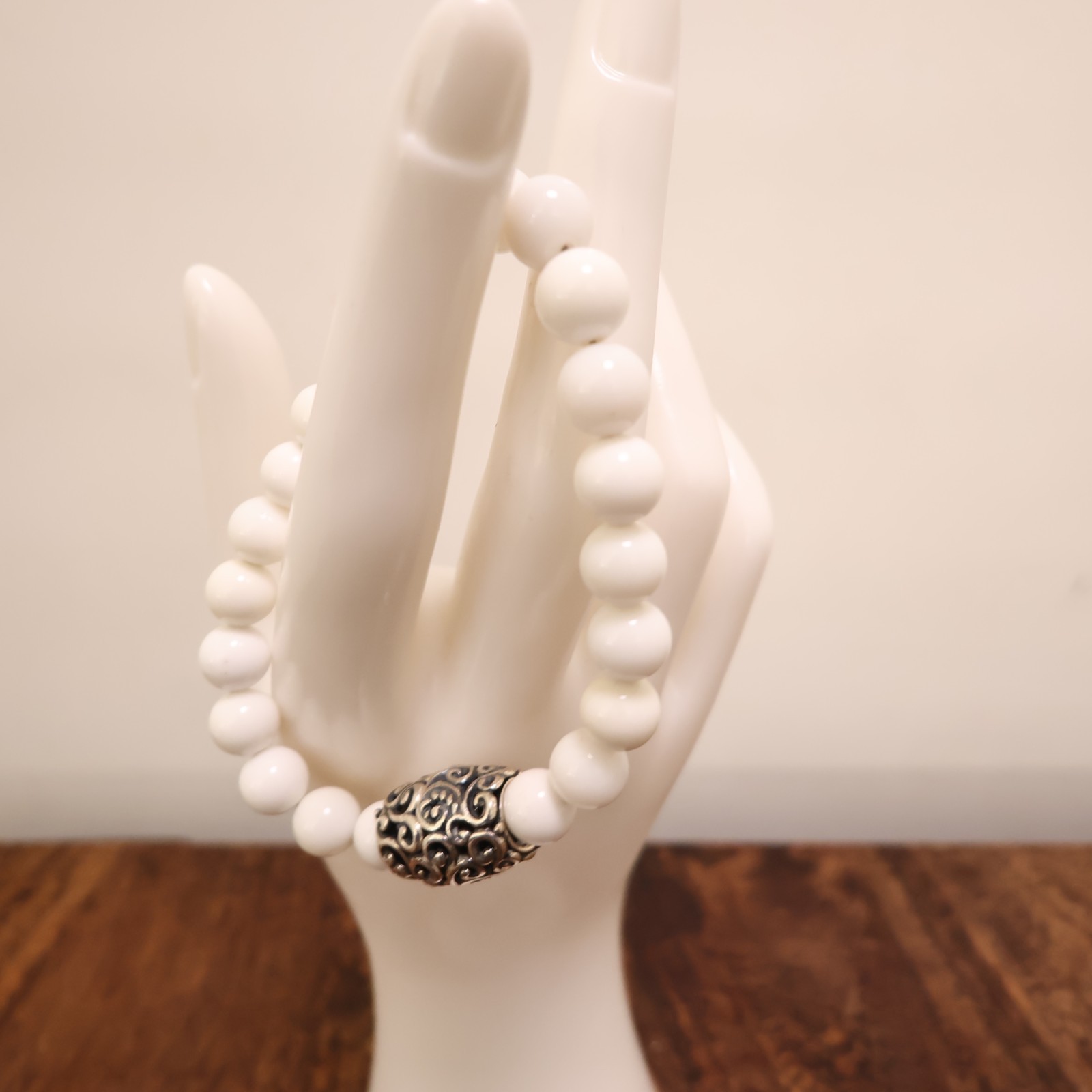 Carolyn Pollack bracelet Relios white agate beads silver magnetic clasp 6.75in