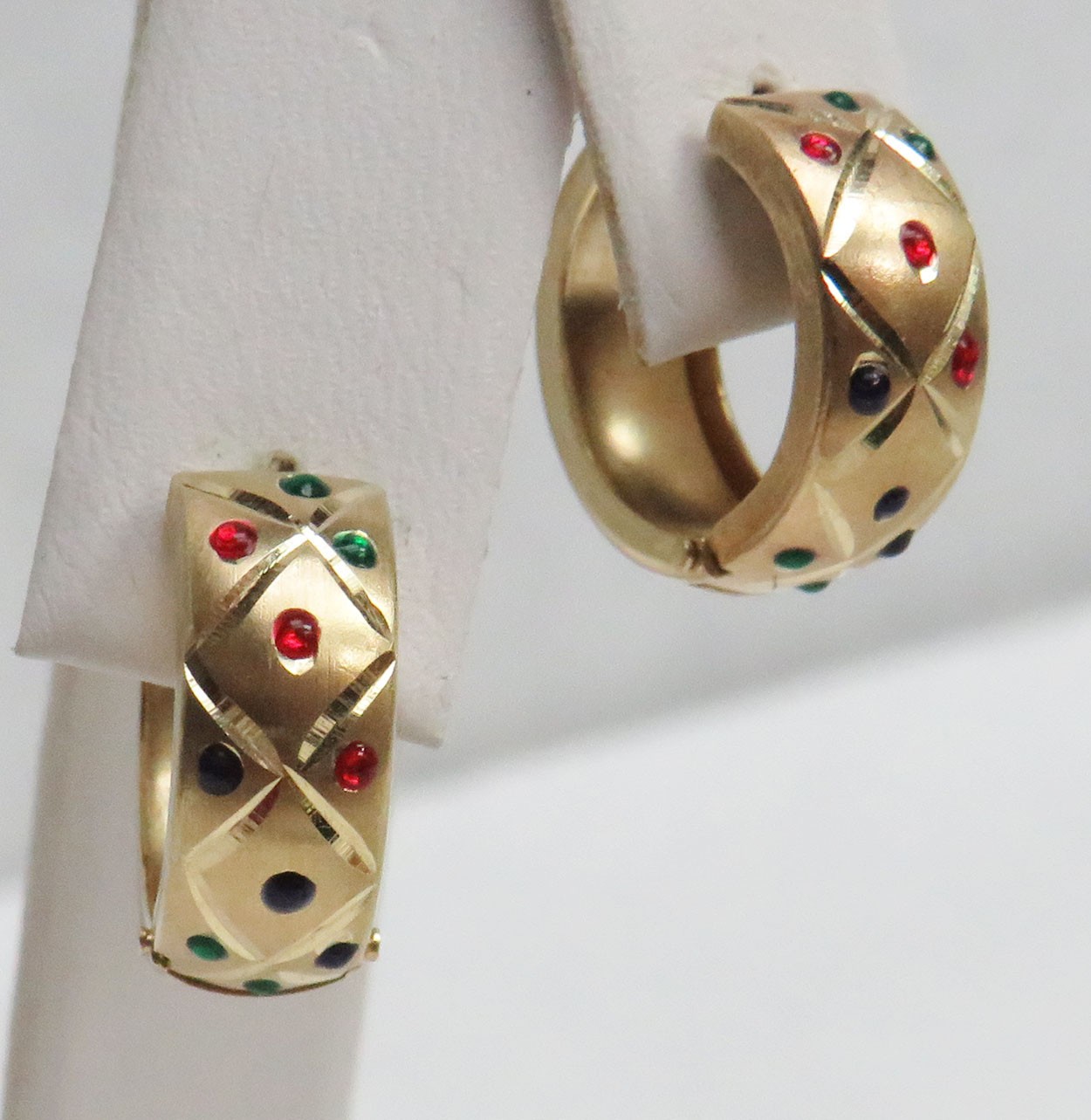 BEAUTIFUL 14K GOLD GREEN, RED & BLUE STONES HUGGIES EARRINGS