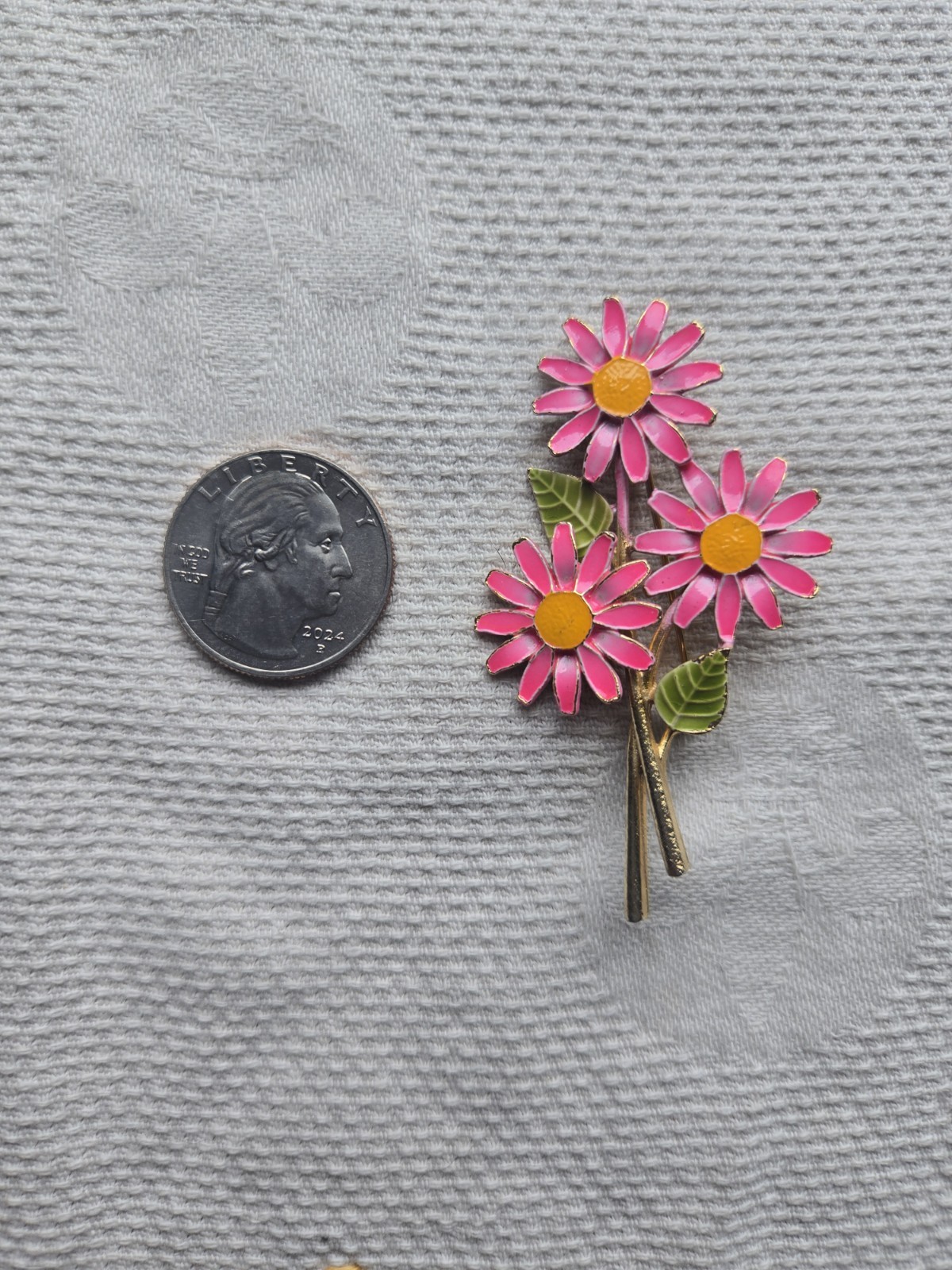 Retro Capri Pink Daisy Brooch Pin