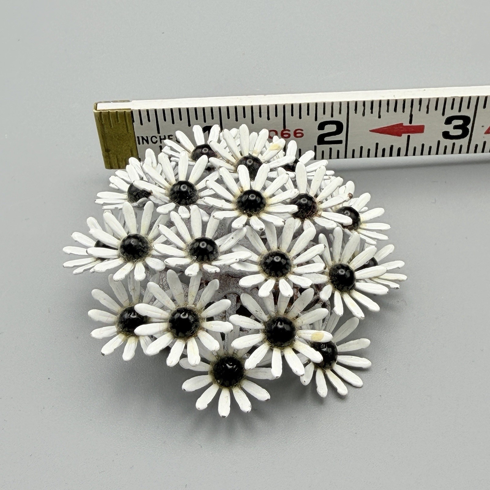 VTG Flower Brooch White Black Enamel Daisy Bouquet Jewelry Dimensional 60s