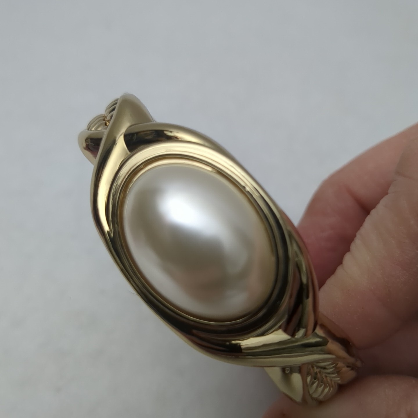 Large Faux Pearl Gold Tone Bracelet 8 1/2″ around, 1 1/4″ wide, 2 1/4″ across