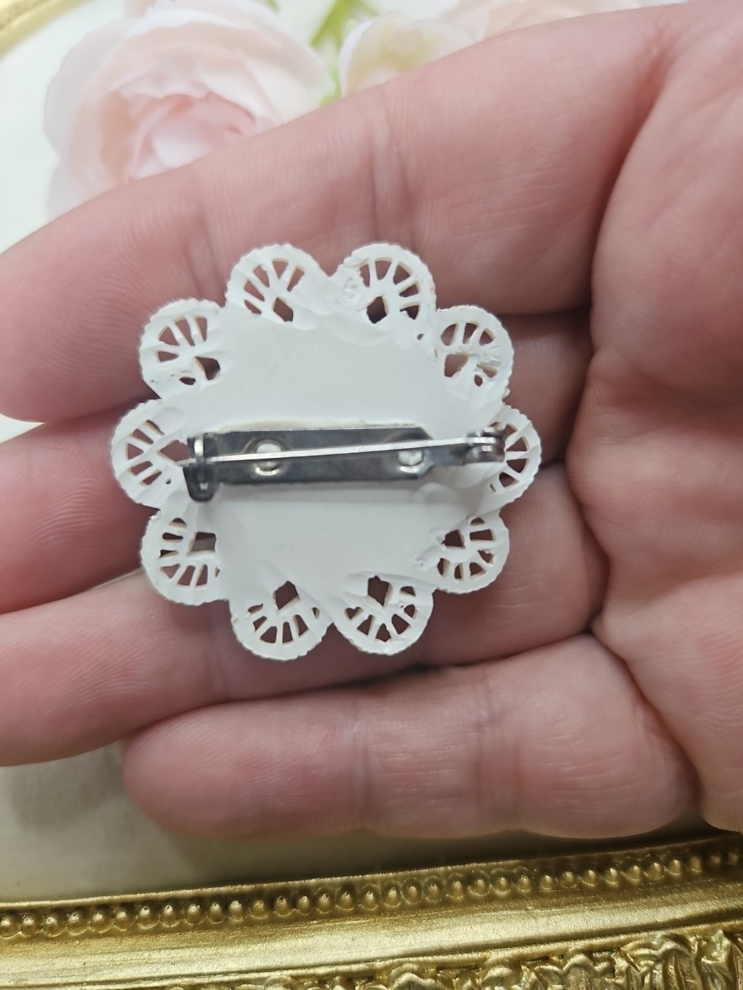 Vintage Carved Flower Floral Bouquet Brooch Pin White Ivory Flower Daffodil