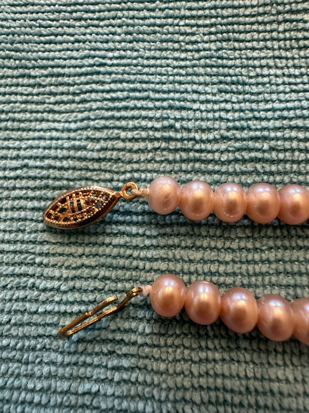VTG 18” Cultured Pink Pearl Necklace W/Fish Hook Clasp & Matching Post Earrings