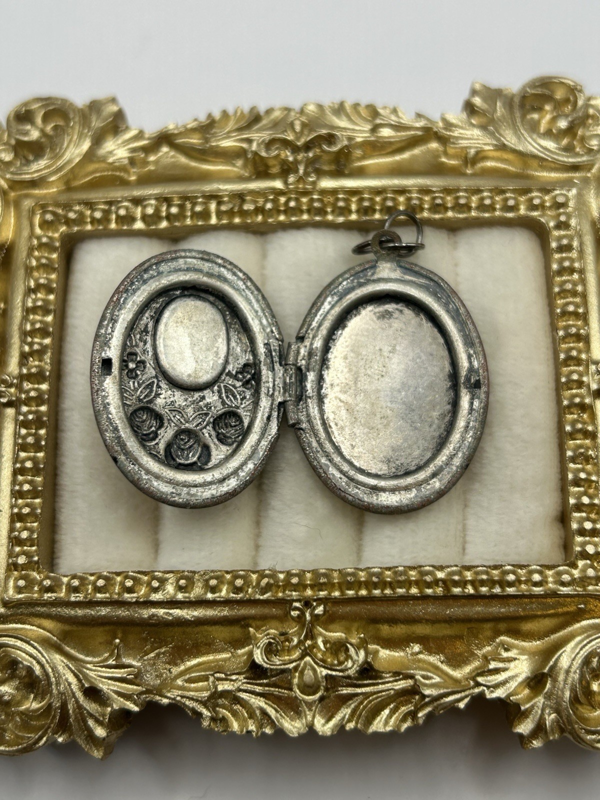 Vintage Silvertone Mona Lisa Cameo Locket Pendant Art Portrait Estate Jewelry