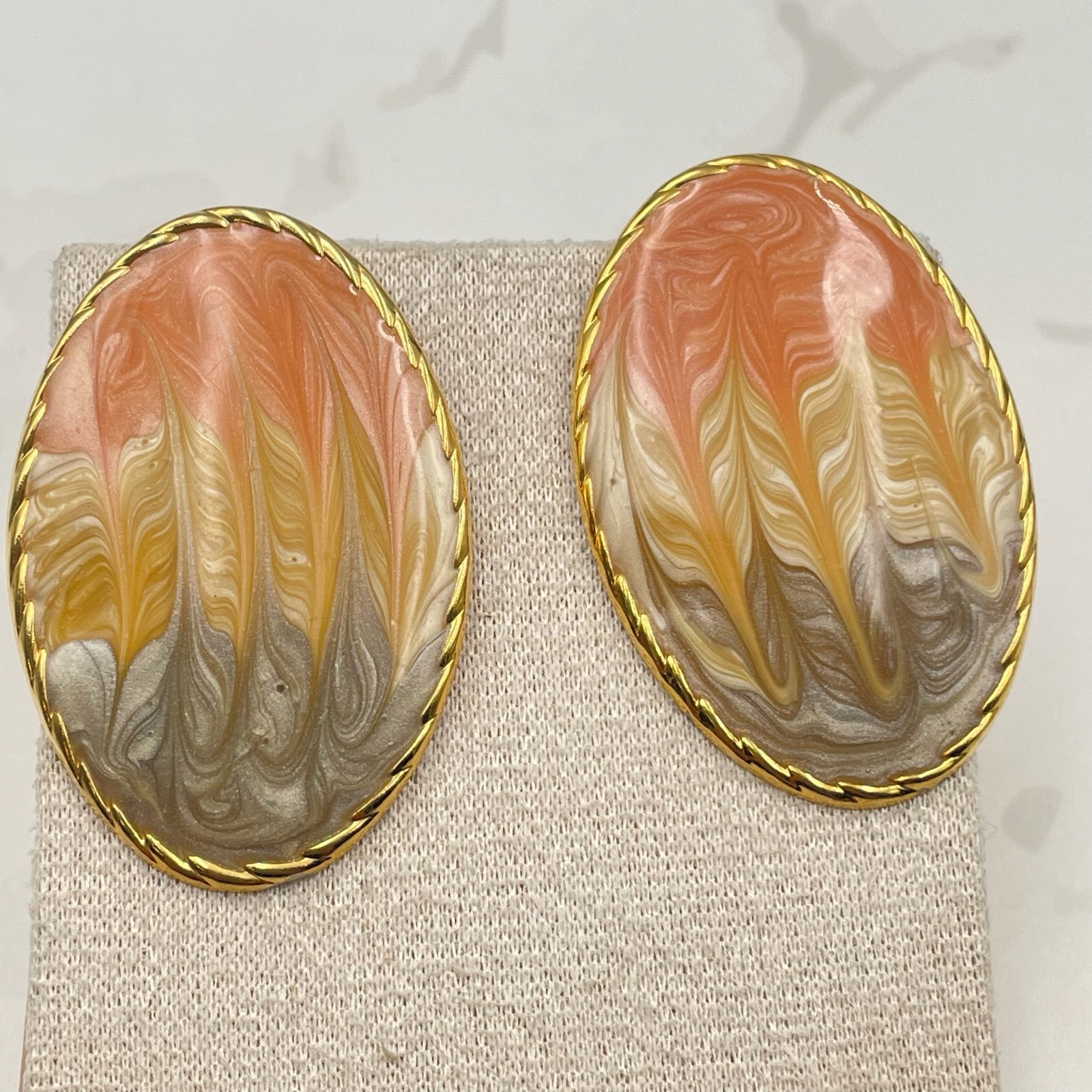 Vintage VTG Swirl Enamel Gold Tone Clip-On Earrings Peach Brown Cream Oval