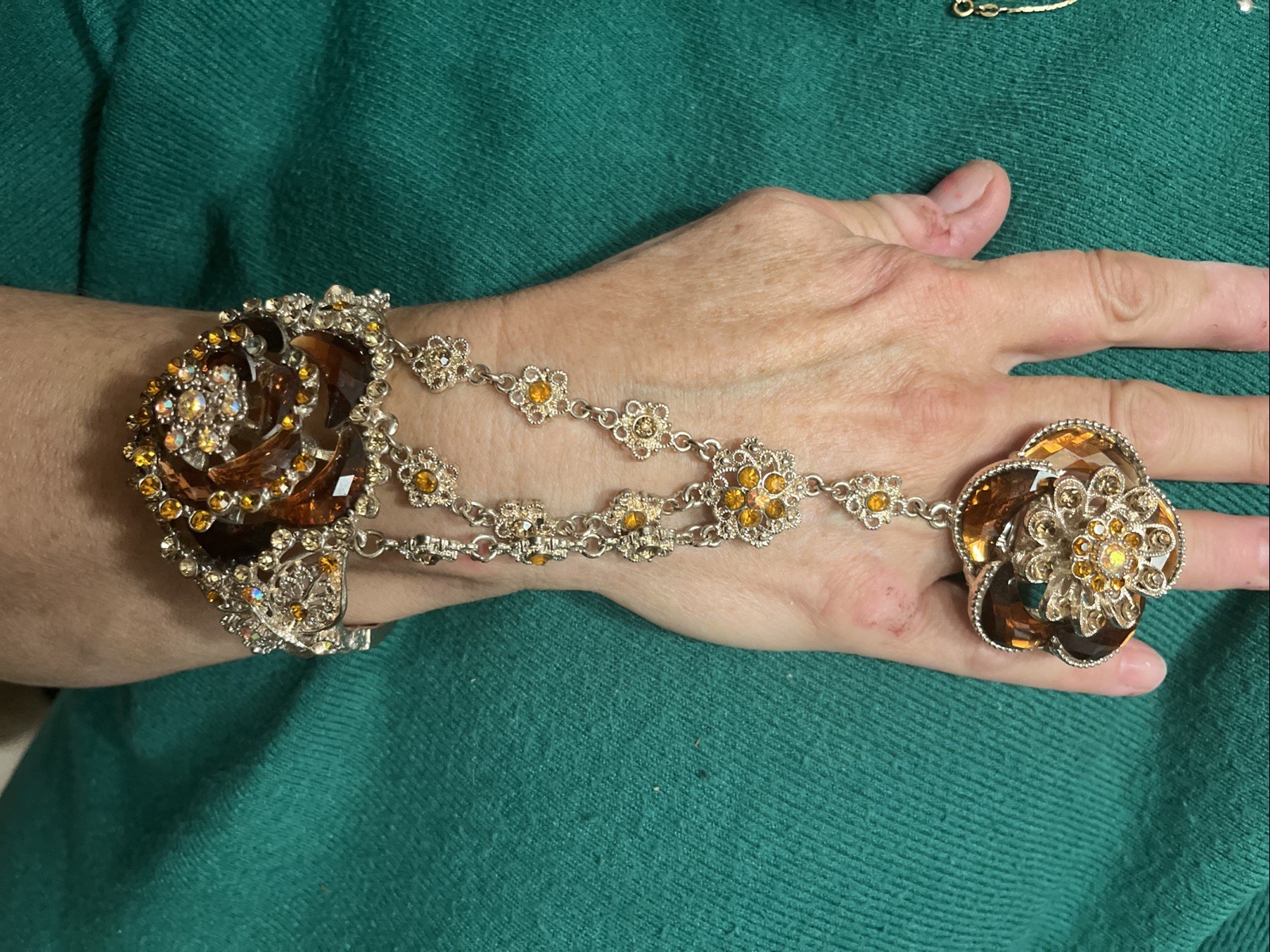 Vintage Floral Bracelet Ring Hand Chain Jewelry