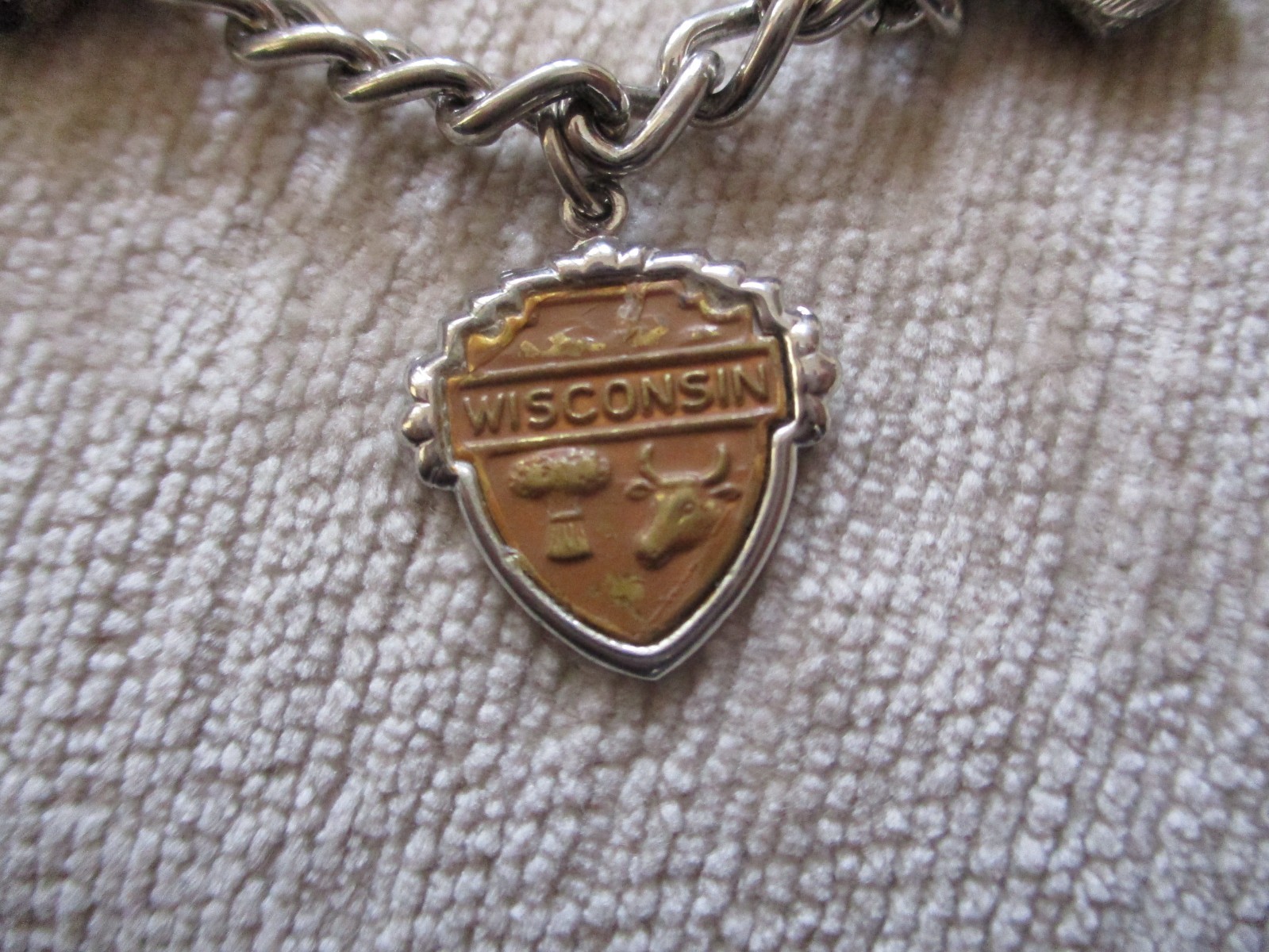 Vintage Silvertone Dangle Bracelet Wisconsin Seal and Buildings