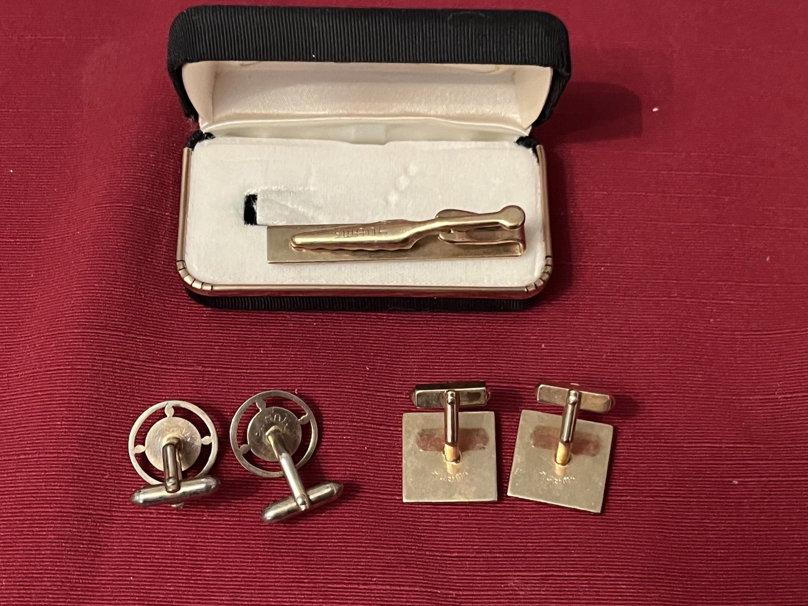 VINTAGE LOT SWANK MENS 1 TIE CLIP 2 SETS CUFF LINKS & ORIGINAL HINGED CASE