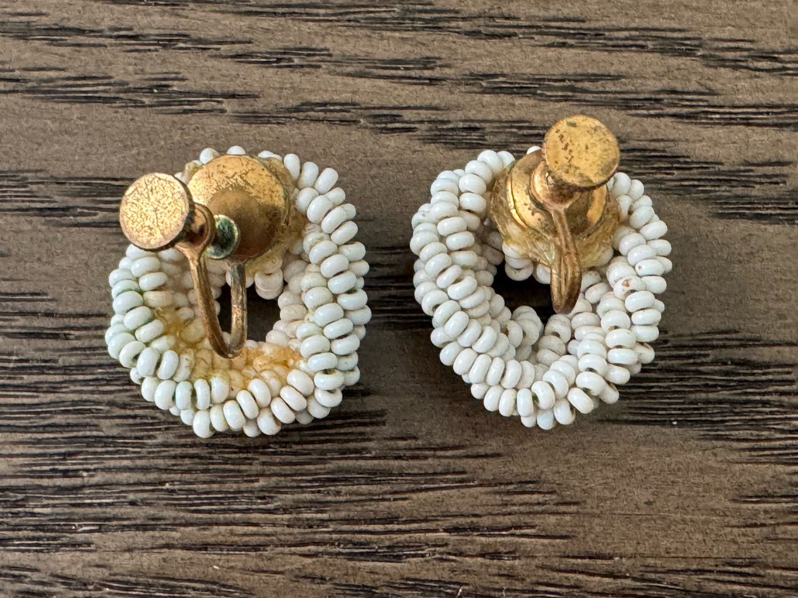 VINTAGE WHITE SCREW BACK SEED BEADS KNOT EARRINGS