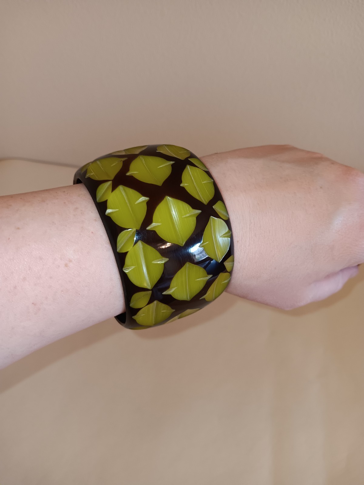 Vintage Lucite Bangle Carved Green & Brown MCM Chunky Brown&Tan Plastic Art Deco