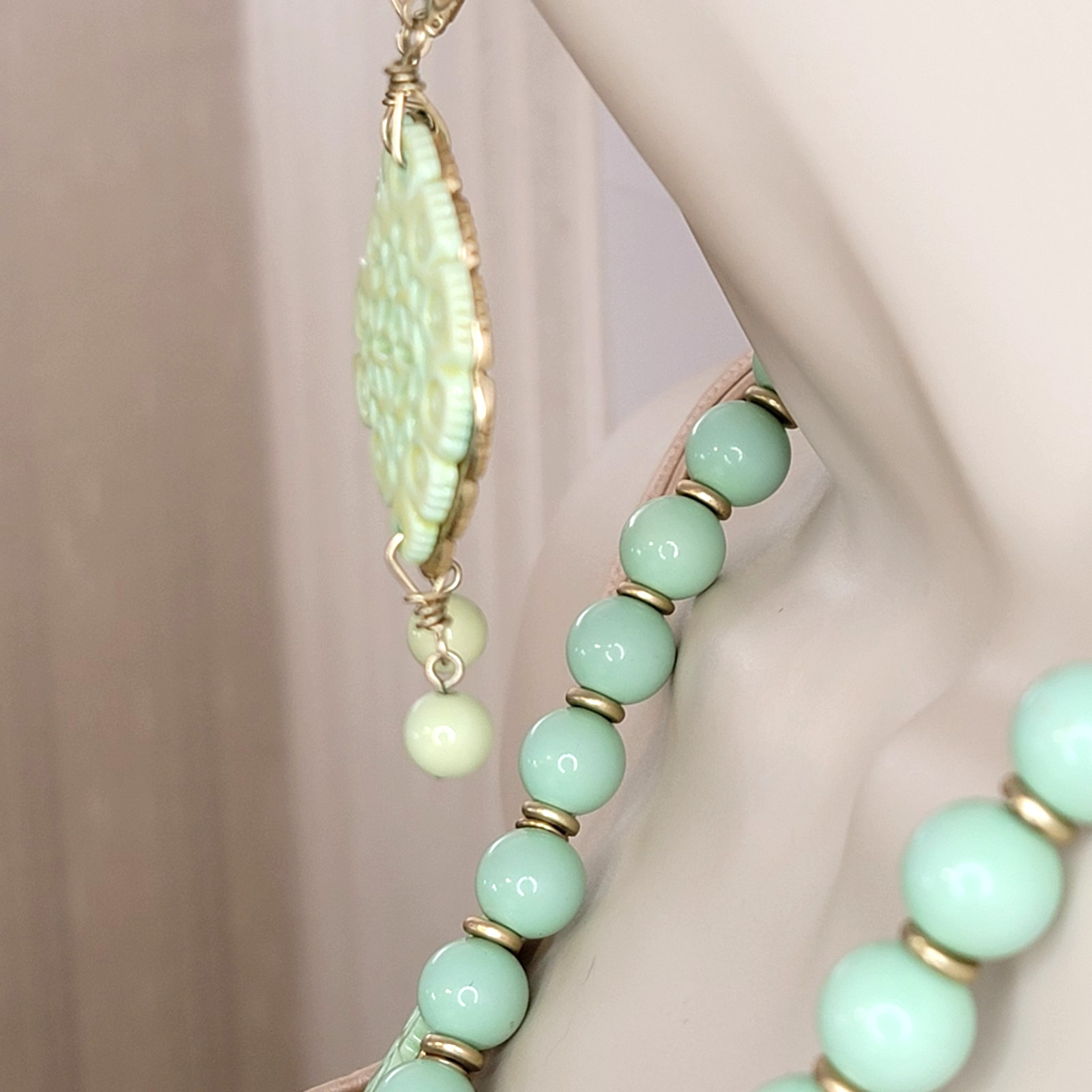 Vintage Coldwater Creek Mint Green Kashmir Necklace & Earring, 23″L Gold-Tone