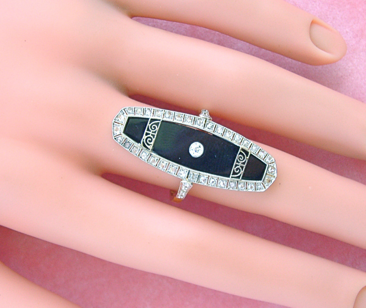 ESTATE ART DECO .67ctw DIAMOND BLACK ONYX 18K RIGHT-HAND LONG COCKTAIL RING