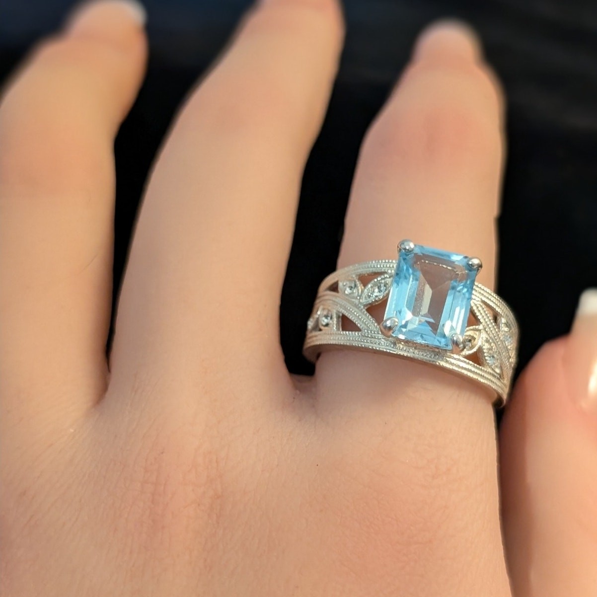 925 Sterling Silver Blue Topaz & White Topaz Leaf Accent Sides Ring Sz 8.75
