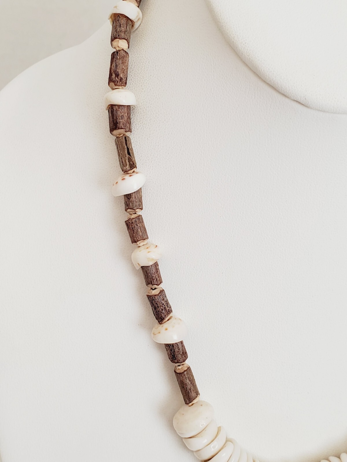 Neat Handmade Vintage Puka Shell & Wood Bead Necklace – 20″