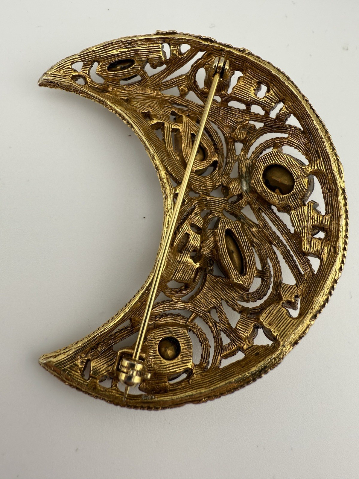 LA ROCO GOLDTONE RHINESTONE PAISLEY CRESCENT MOON BROOCH AS IS K945B