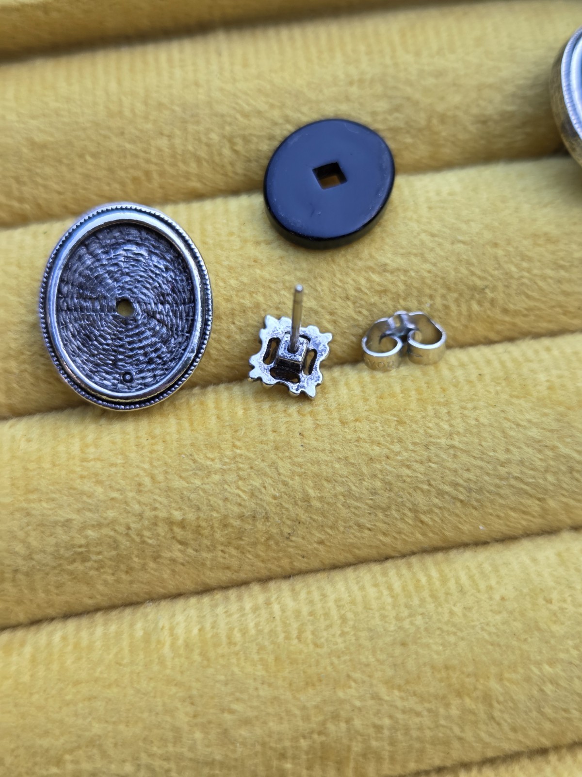 Vintage Avon Chesterfield Collection Convertible Pierced Earrings 1980