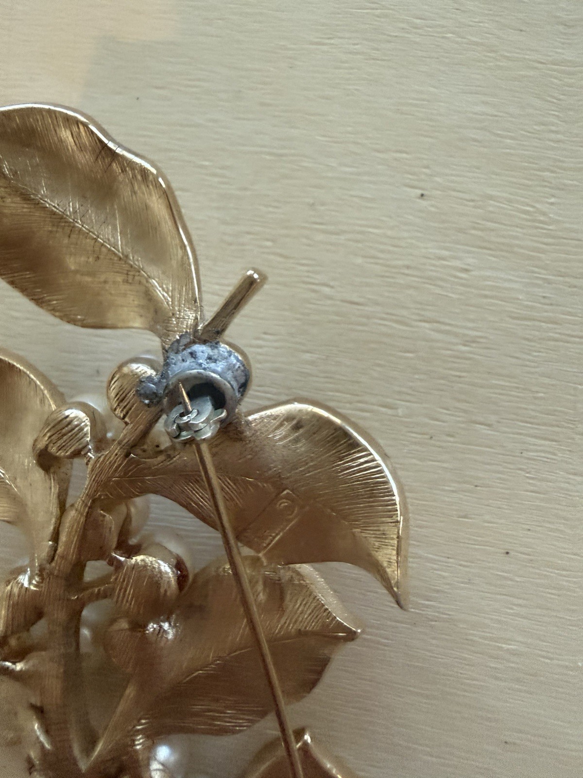 Trifari Signed Gold Tone Leaf Spray Brooch Pin w/ Simulated White Pearl