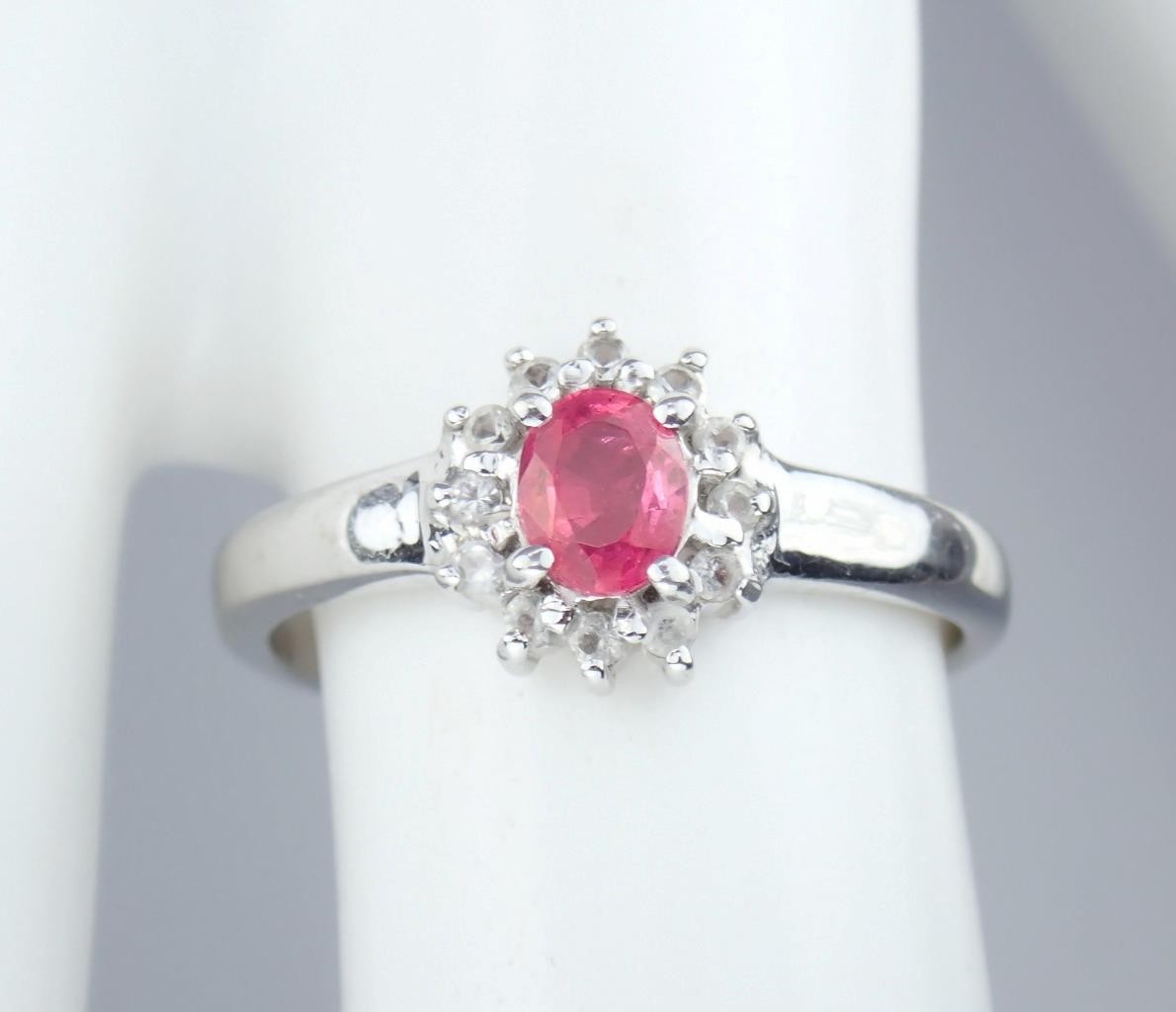 Beautiful Vintage Estate Solid 9K White Gold Red Spinel Floral Ring Size 7