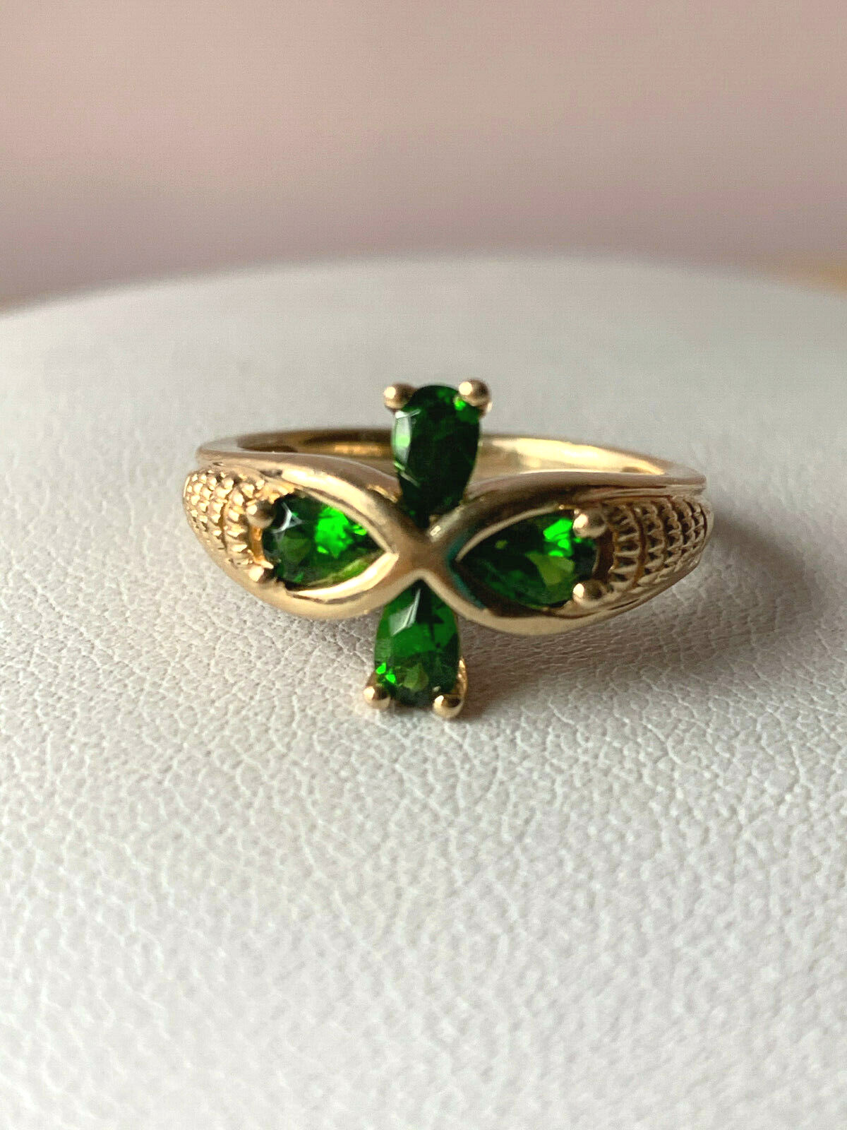 VINTAGE SOLID 14K YELLOW GOLD VIVID GREEN CHROME DIOPSIDE FLOWER RING ROMANTIC