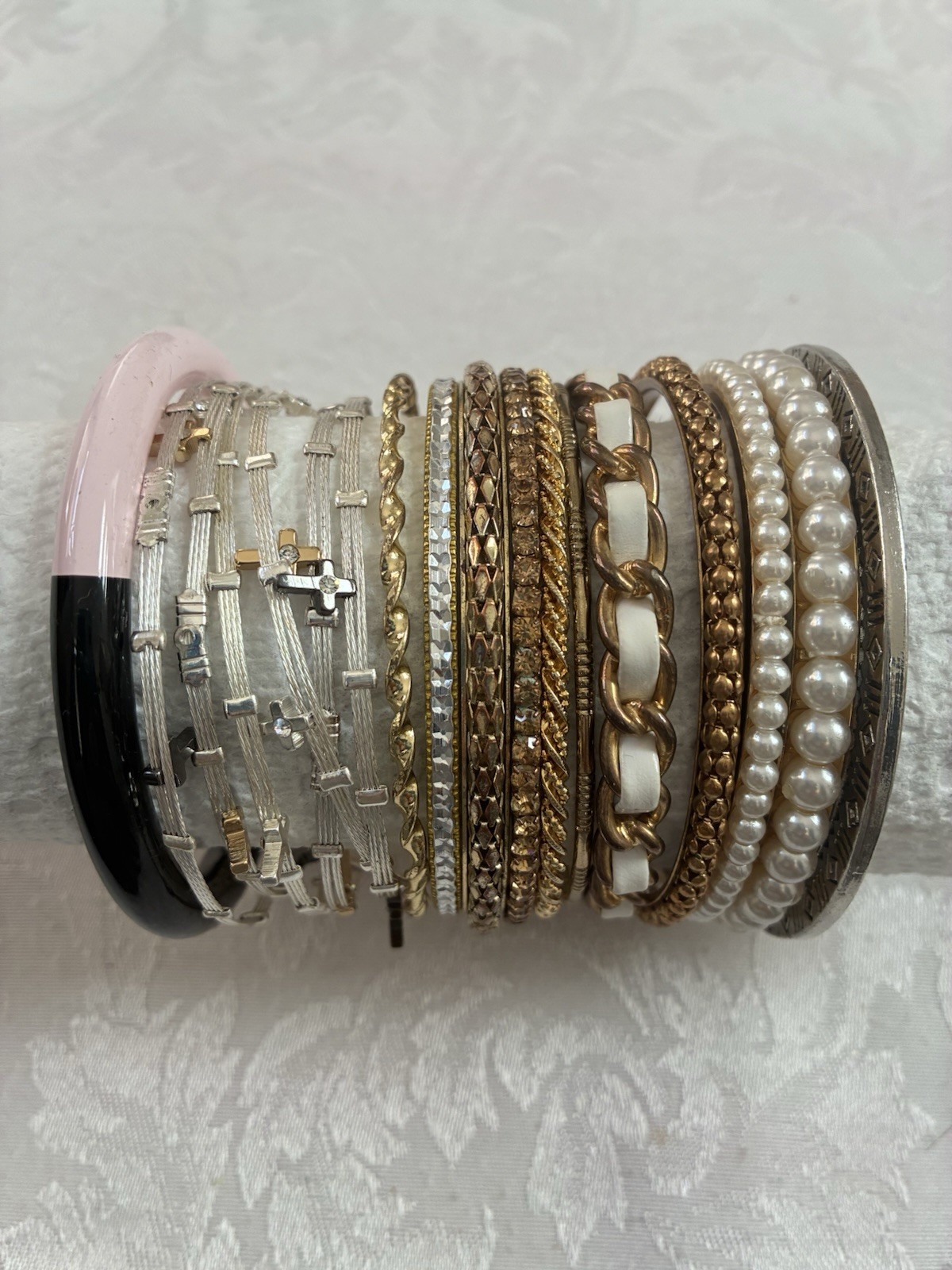 Huge Vintage Bracelet Jewelry Lot 2.10 lb Beaded Bangle Charm Stretch Variety