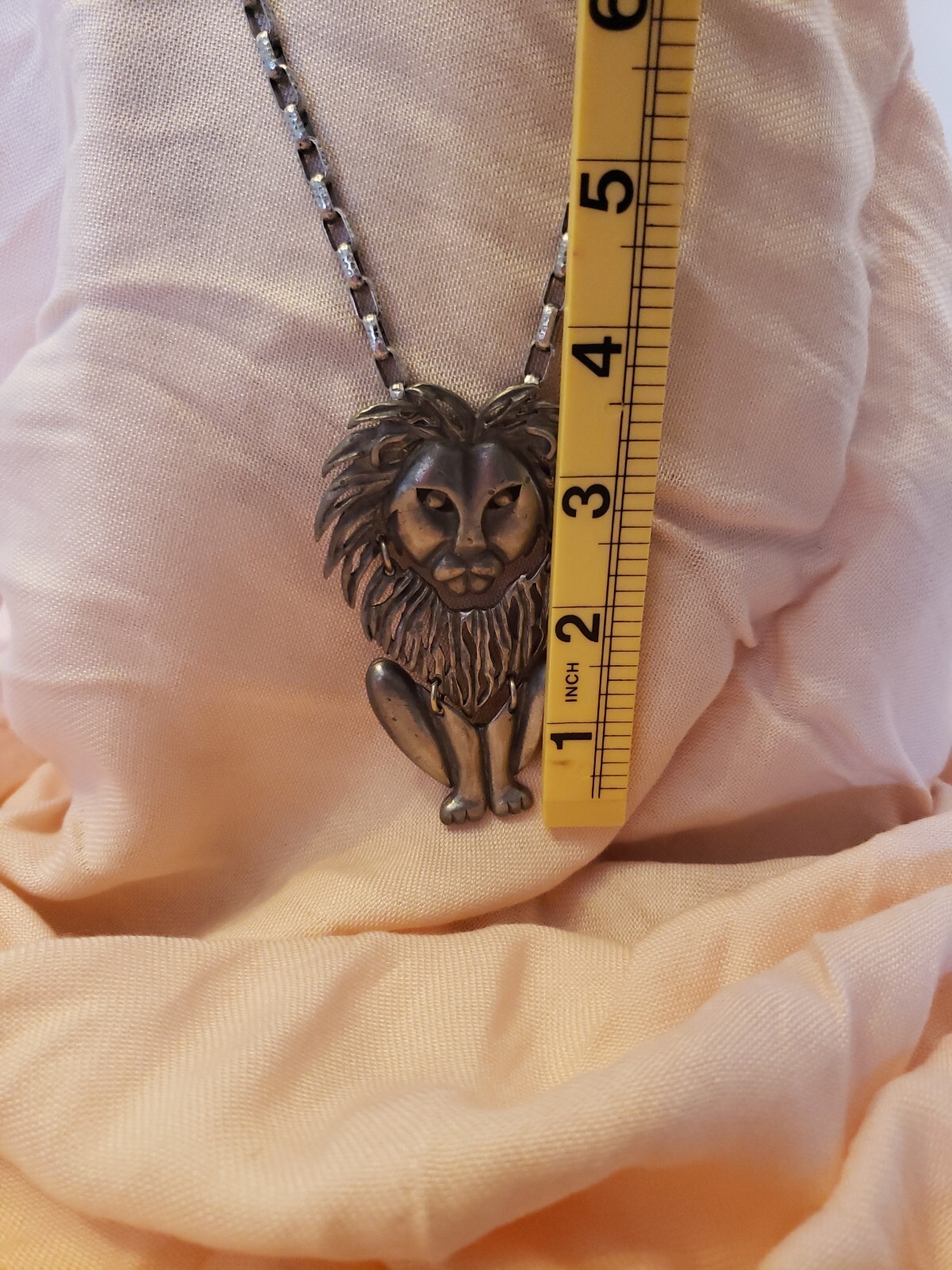 Vintage Articulated 3.5″ Sitting Lion Silver Tone Pendant 20″ Thick Chain LEO