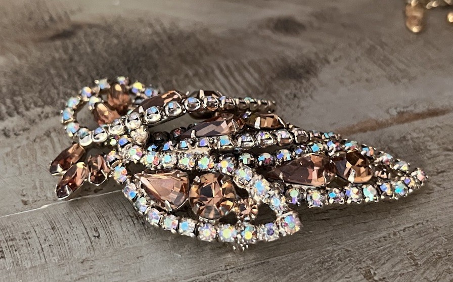 Vintage Weiss Unsigned Crystal Aurora Borealis Brown Topaz Leaf Large 3” Brooch