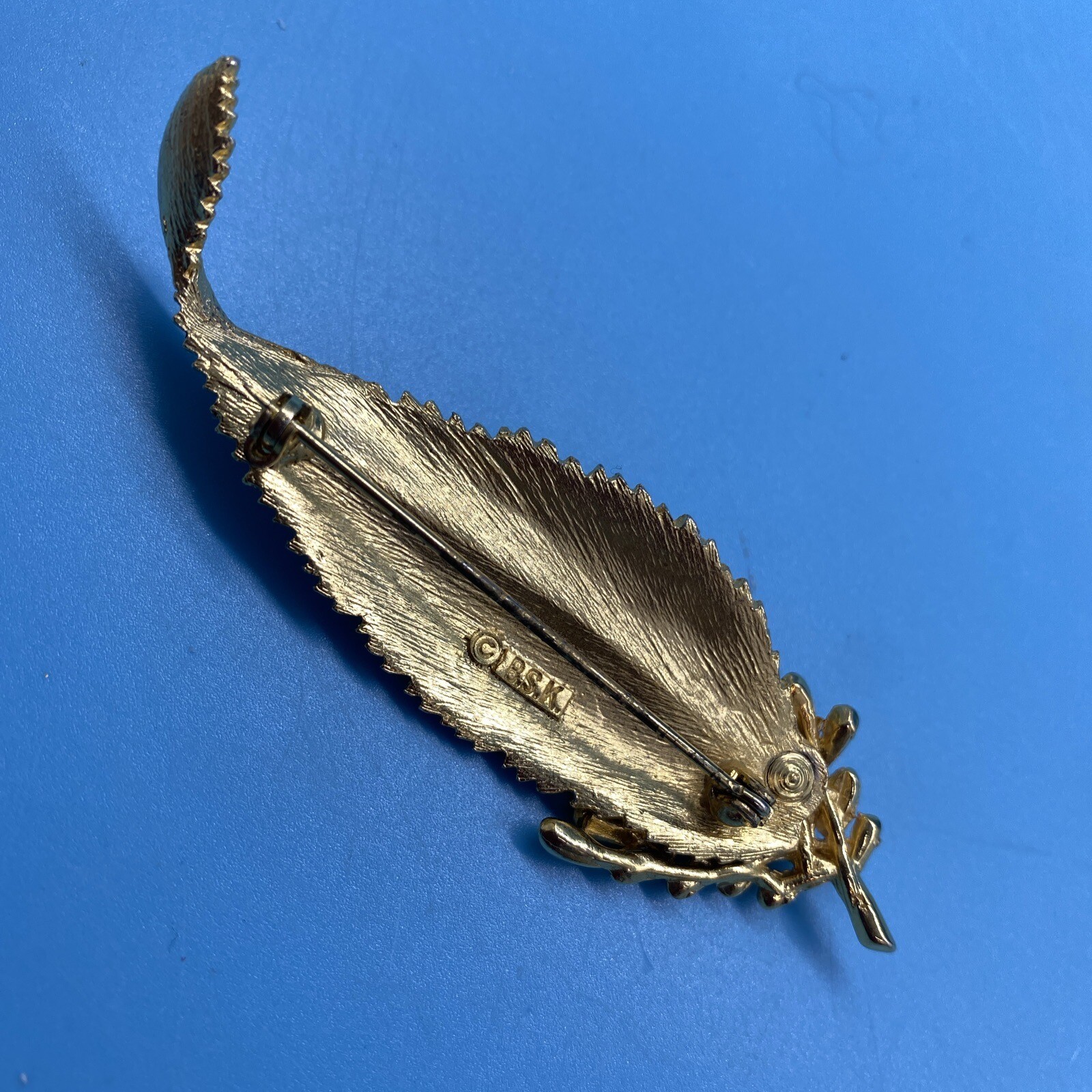 BSK Signed/Leaf Brooch/1950’s-1980’s/Gold-Tone/3.25″ L x 1.25″ W/Vintage