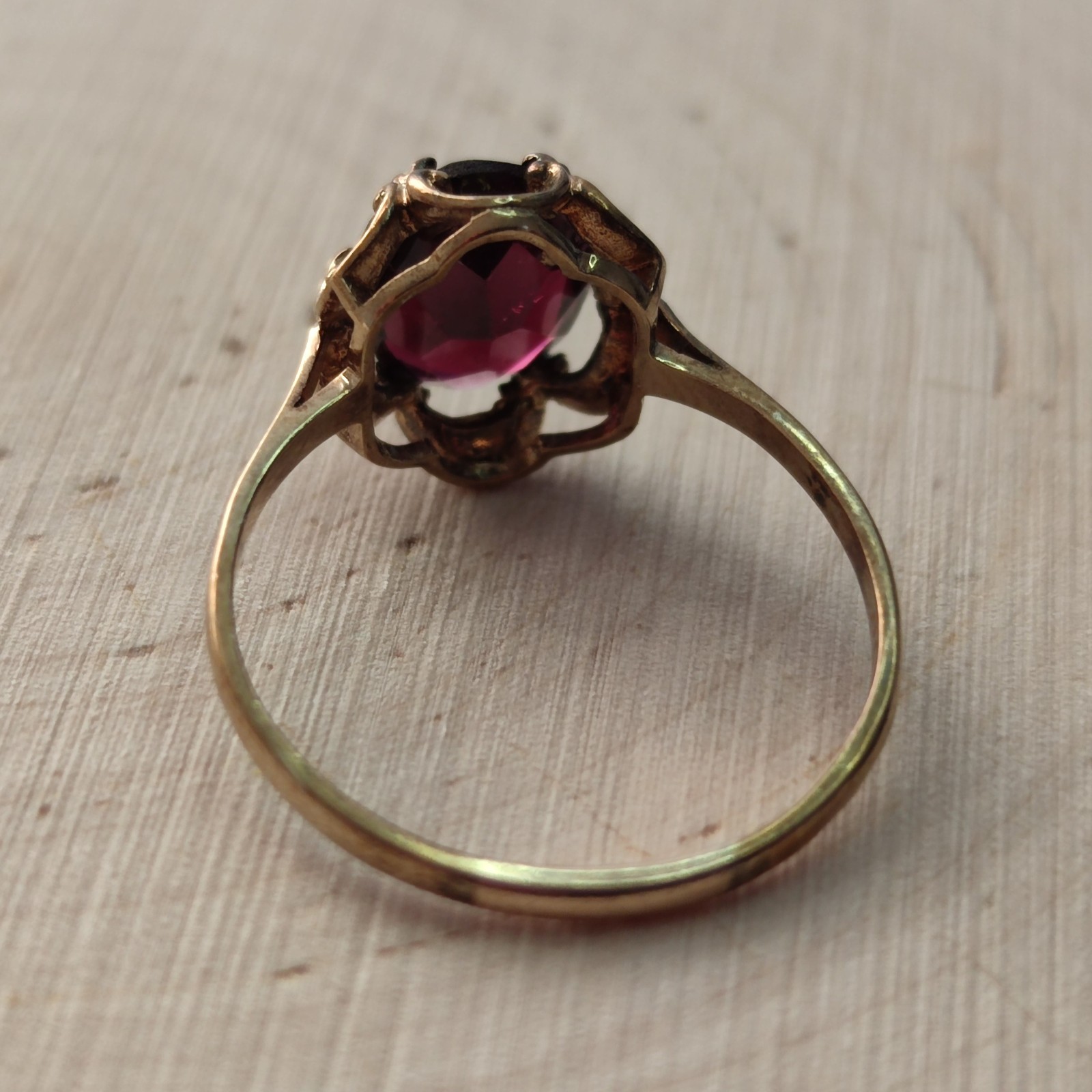 Vintage 9ct Yellow Gold Garnet Ring Size S Hallmarked 375 January Statement