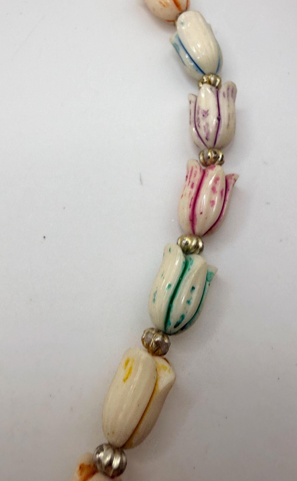 Vintage colorful textured off white acrylic tulip beaded necklace